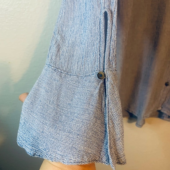 Free People Women’s Light Blue Oversized Pinstripe Button-Up Shirt. Size M - Picture 4 of 9